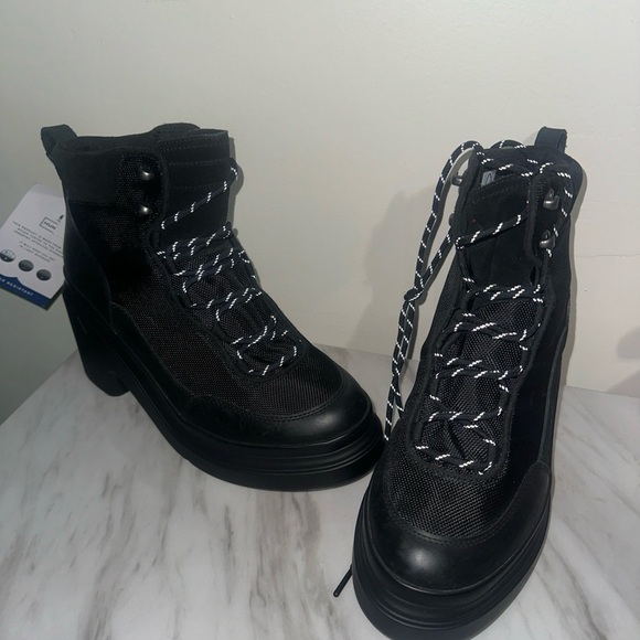 Hunter Black Lace Up Boots with Chunky Soles - Picture 1 of 5